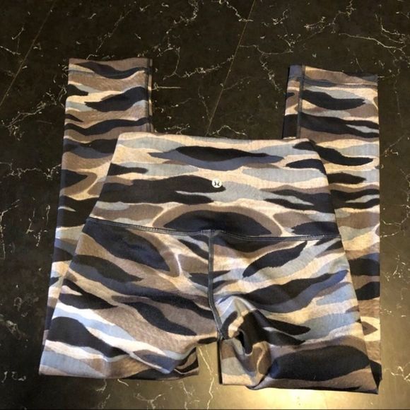 Lululemon. WUC - Picture 3 of 5